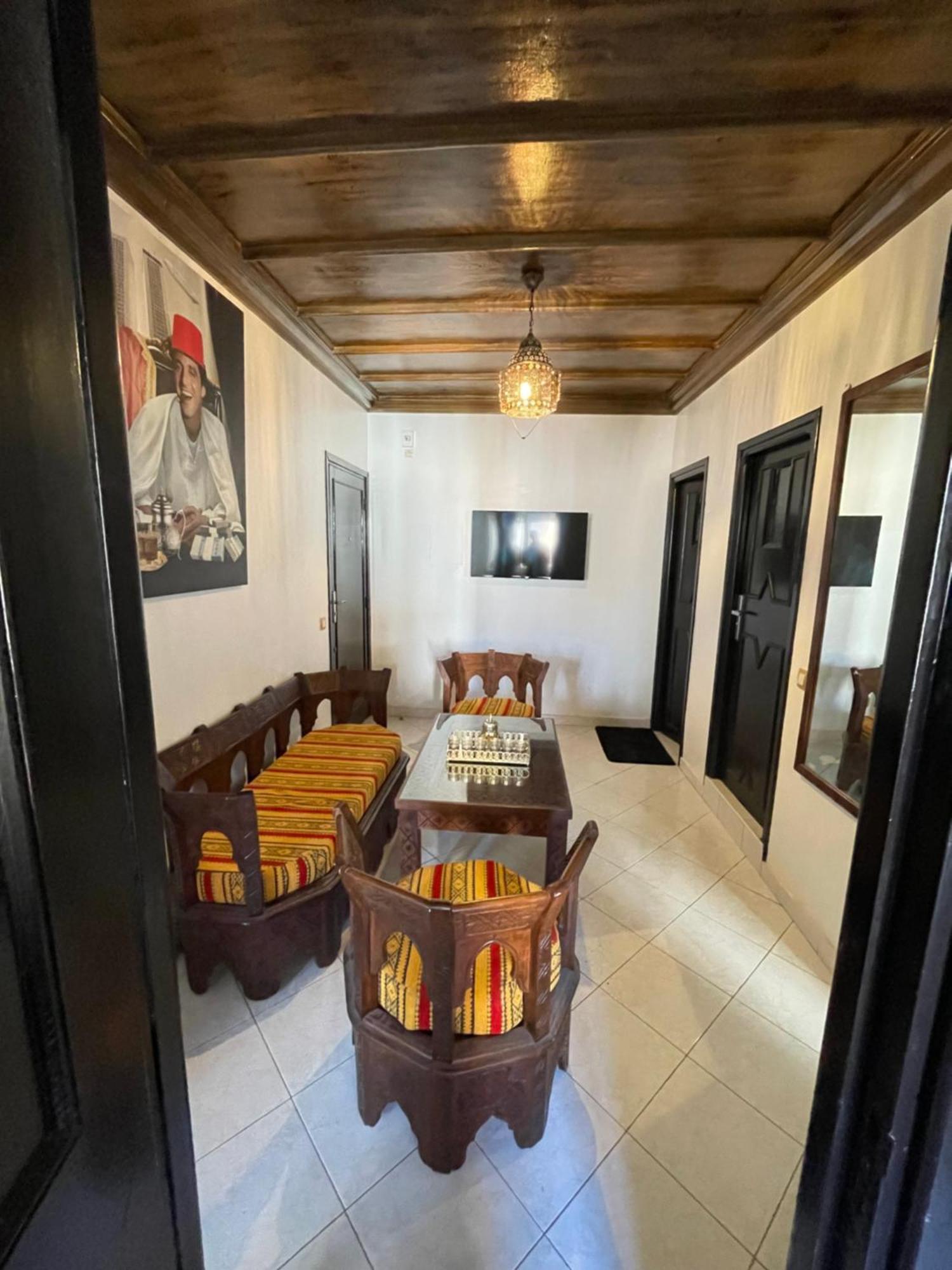 Des Lumieres Al Malaki Speciale A Et Restauration Sur Place *